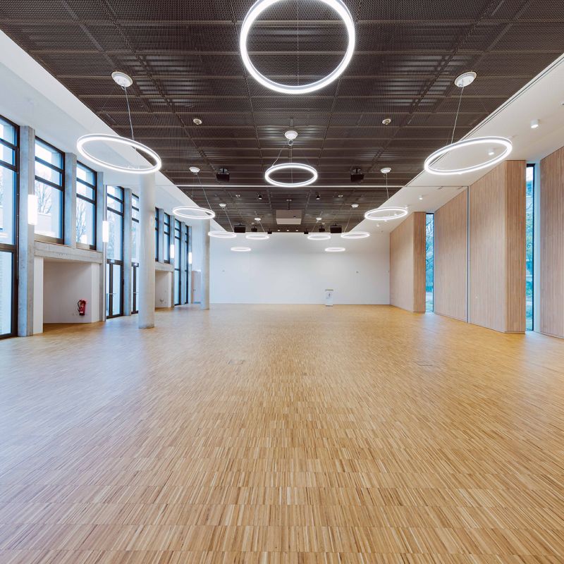 Großer heller Saal